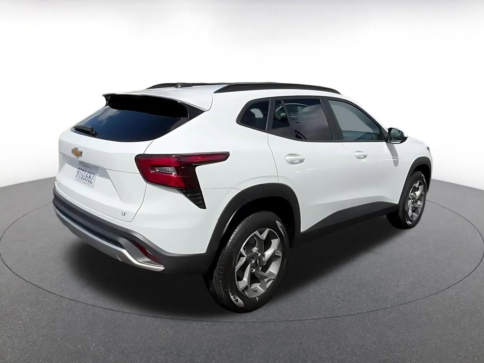 Used 2025 Chevrolet Trax LT FWD image 14