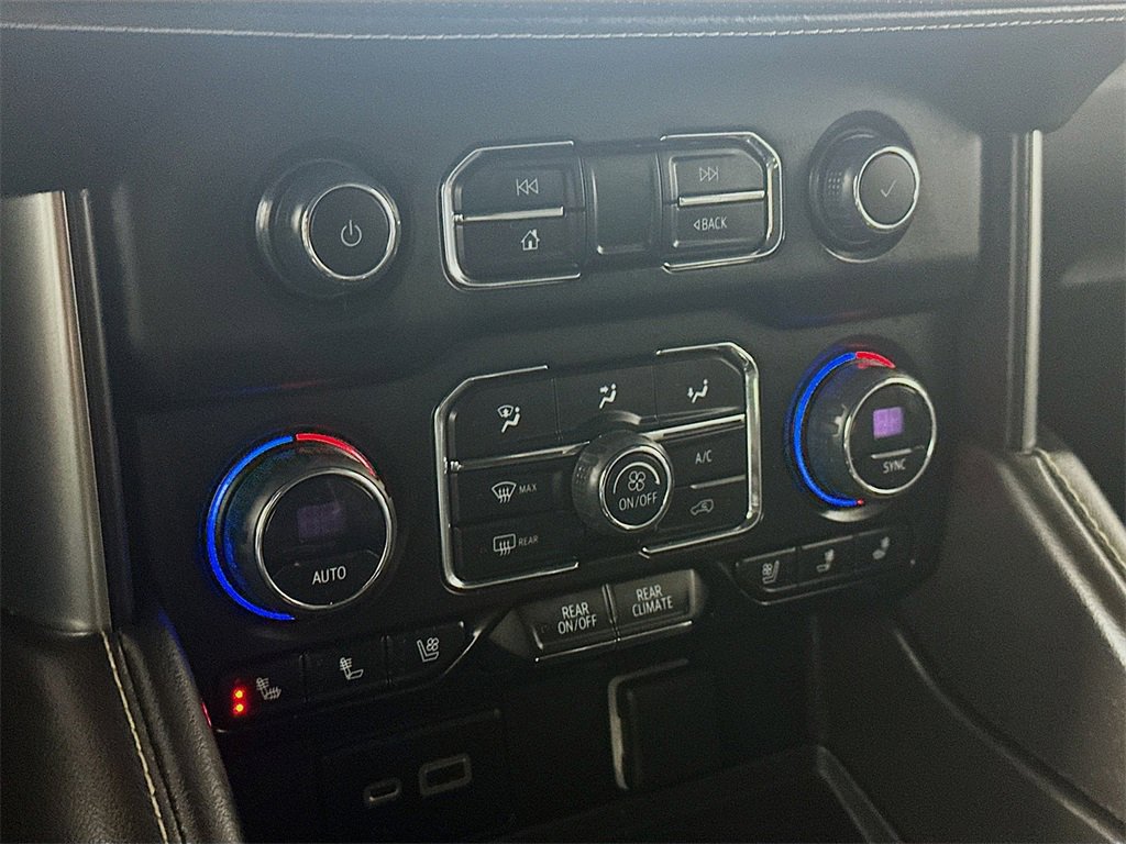 Used 2023 Chevrolet Suburban Premier image 18