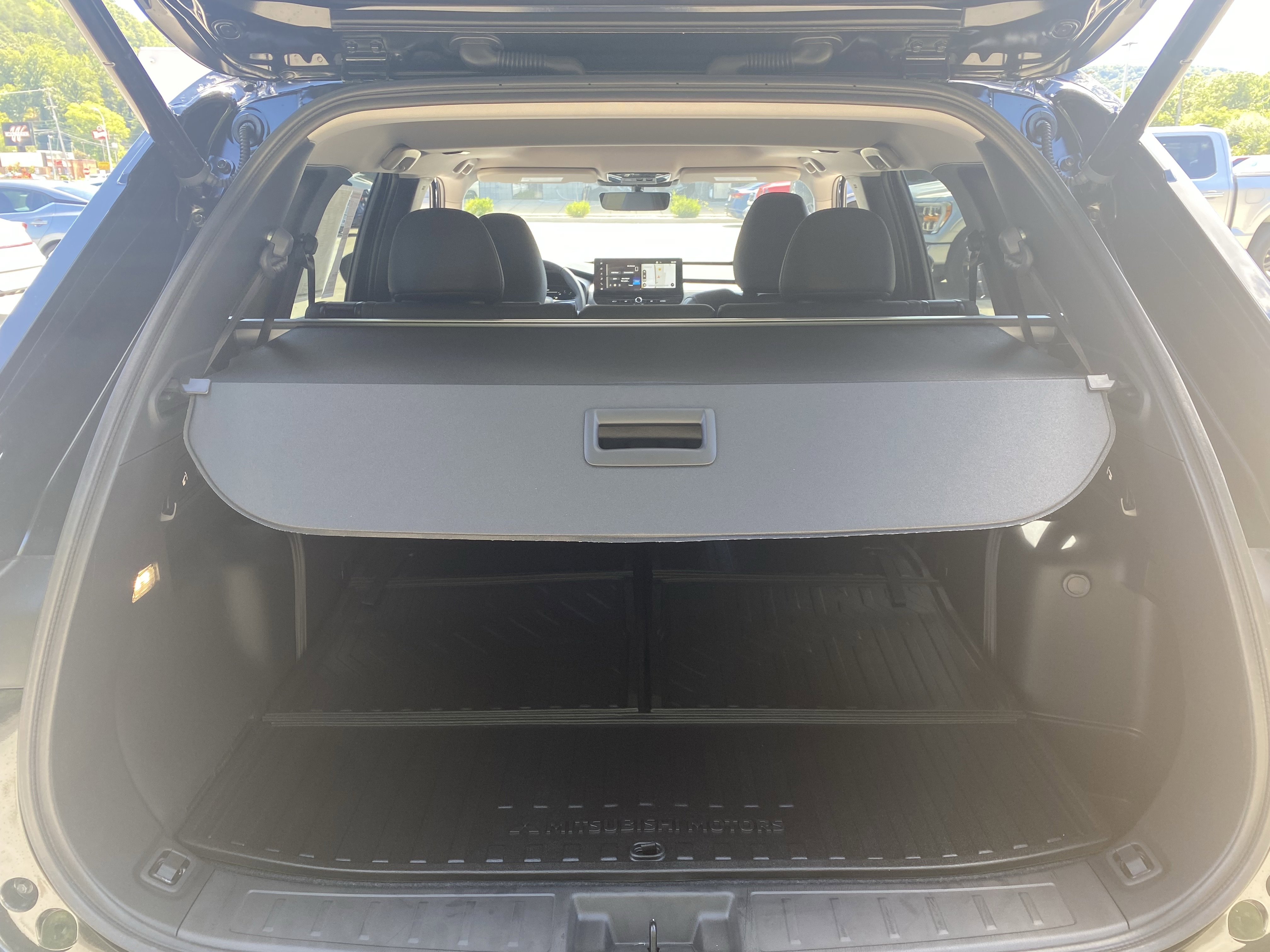 New 2025 Mitsubishi Outlander SE image 26