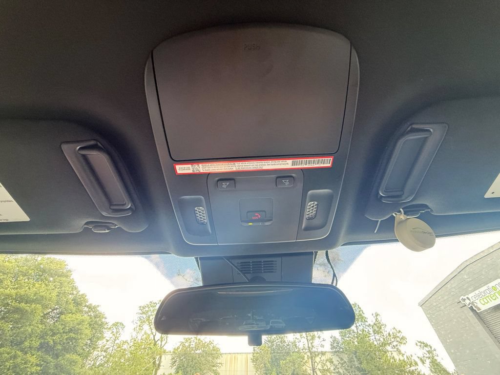 Used 2025 Toyota Camry SE FWD image 6