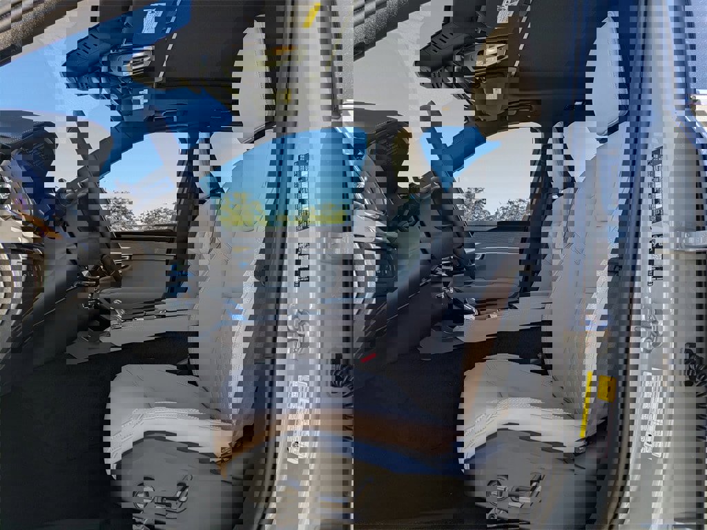 New 2026 Volvo XC90 T8 Plus w/ Protection Package Premier image 2