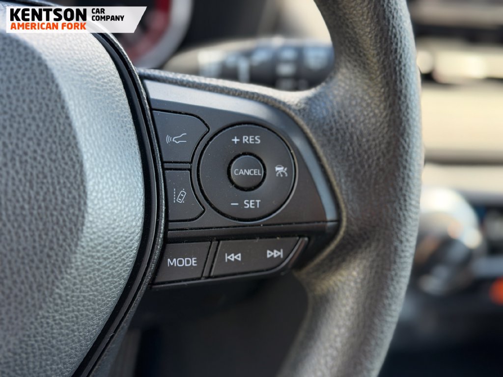 Used 2025 Toyota RAV4 XLE AWD/4WD image 15