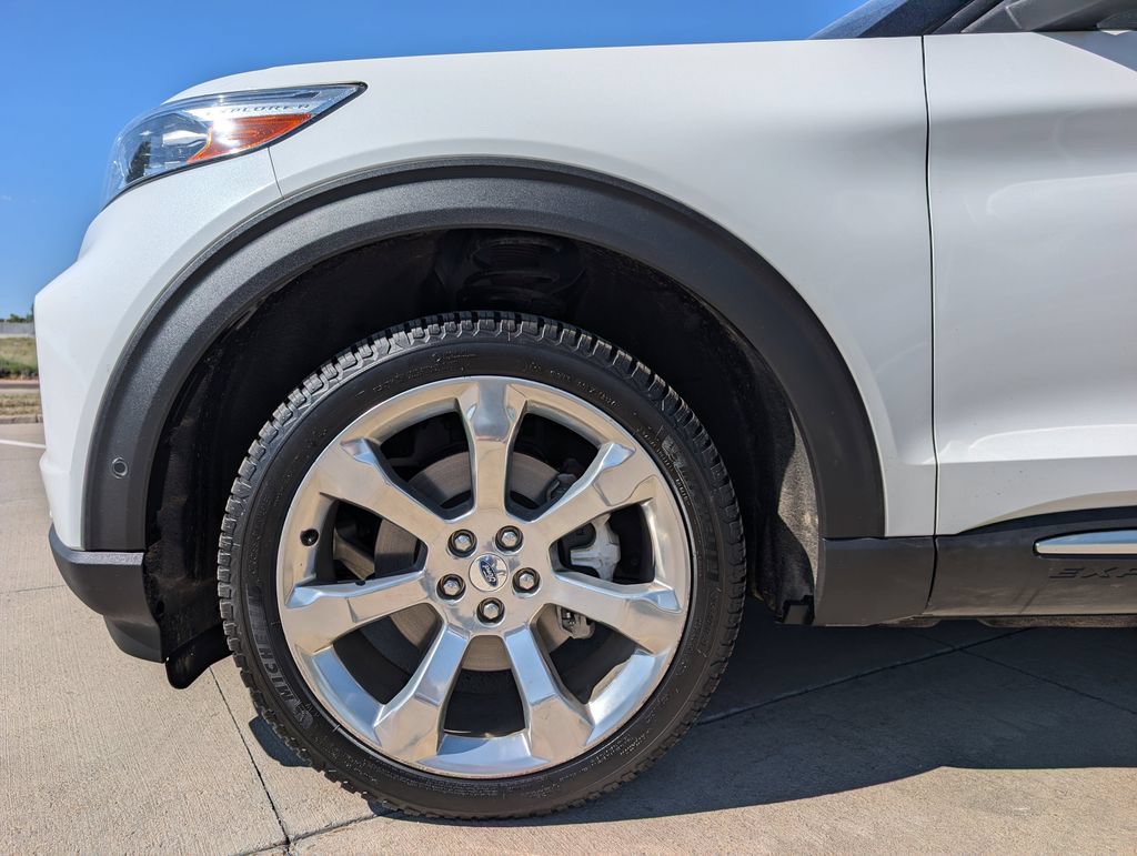 Used 2020 Ford Explorer Platinum w/ Premium Technology Package AWD/4WD image 11
