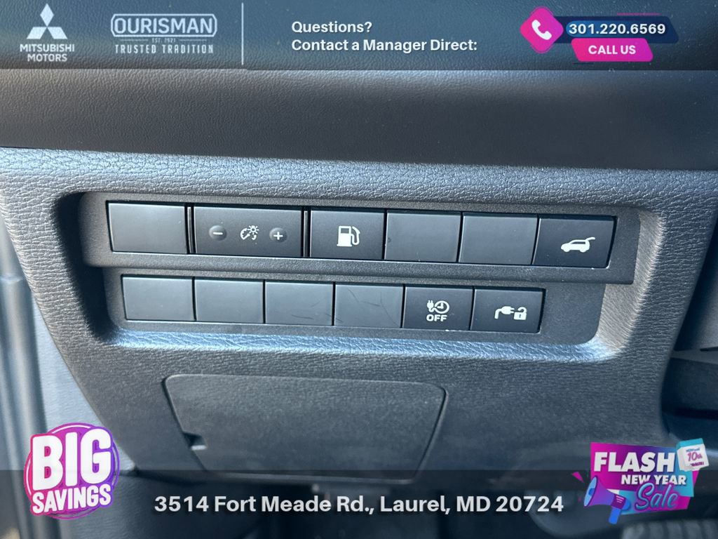 New 2025 Mitsubishi Outlander SE image 32