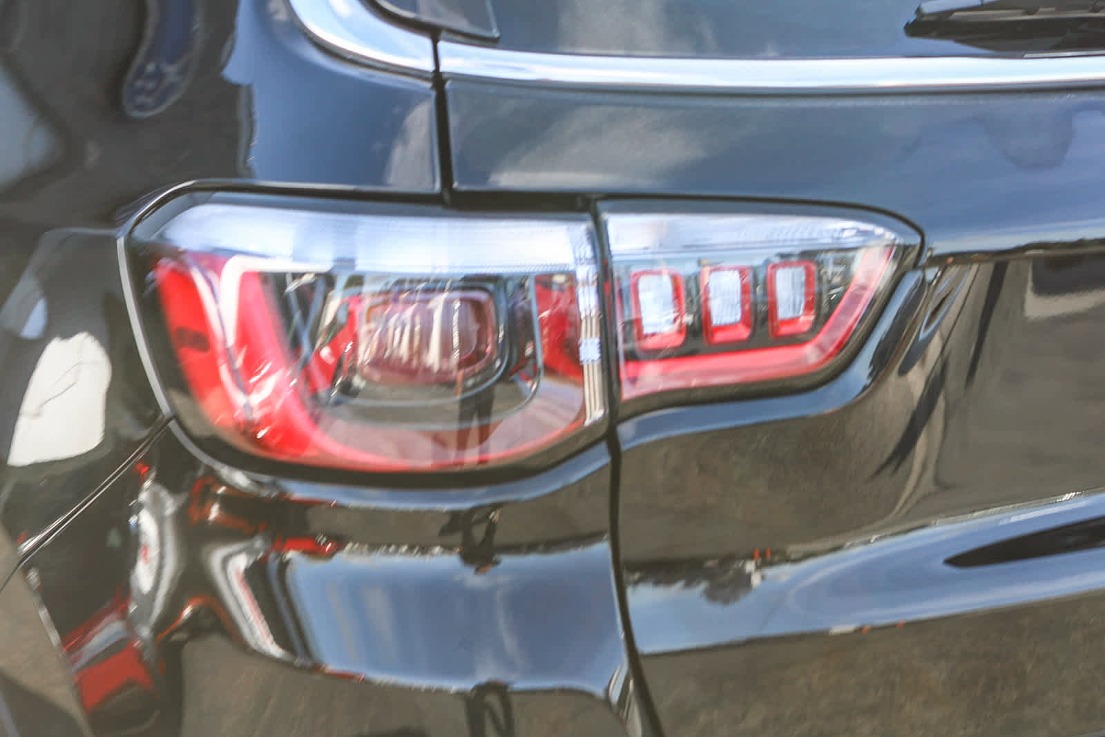 Used 2022 Jeep Compass Latitude FWD image 7