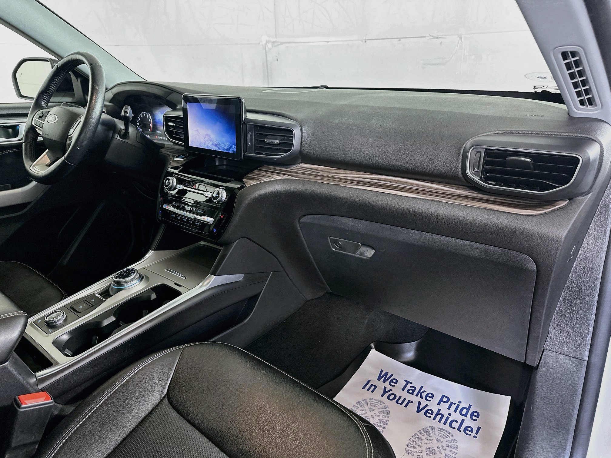 Used 2022 Ford Explorer Limited w/ Equipment Group 301A AWD/4WD image 31
