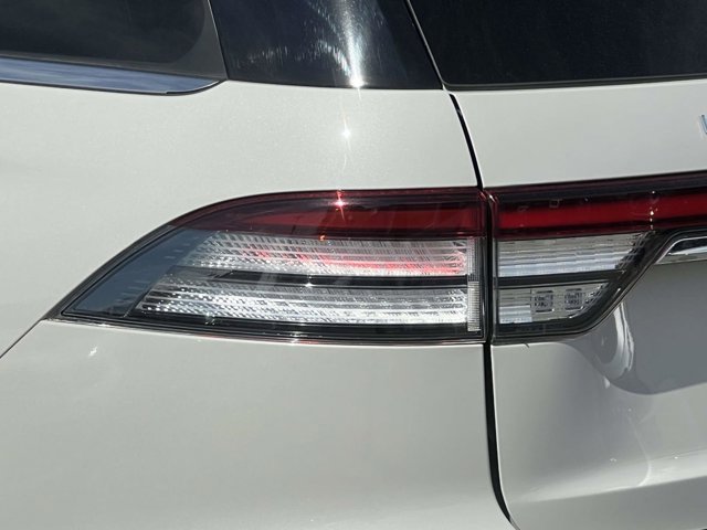 Used 2024 Lincoln Aviator AWD w/ Premium Package image 8