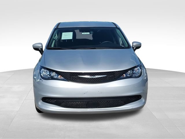 Used 2023 Chrysler Voyager LX FWD image 2