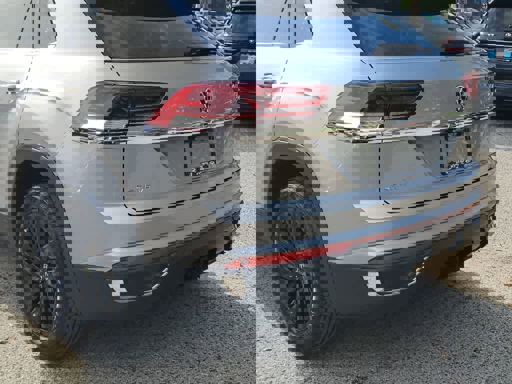 Used 2023 Volkswagen Atlas Cross Sport SE w/ Black Wheel Package image 8