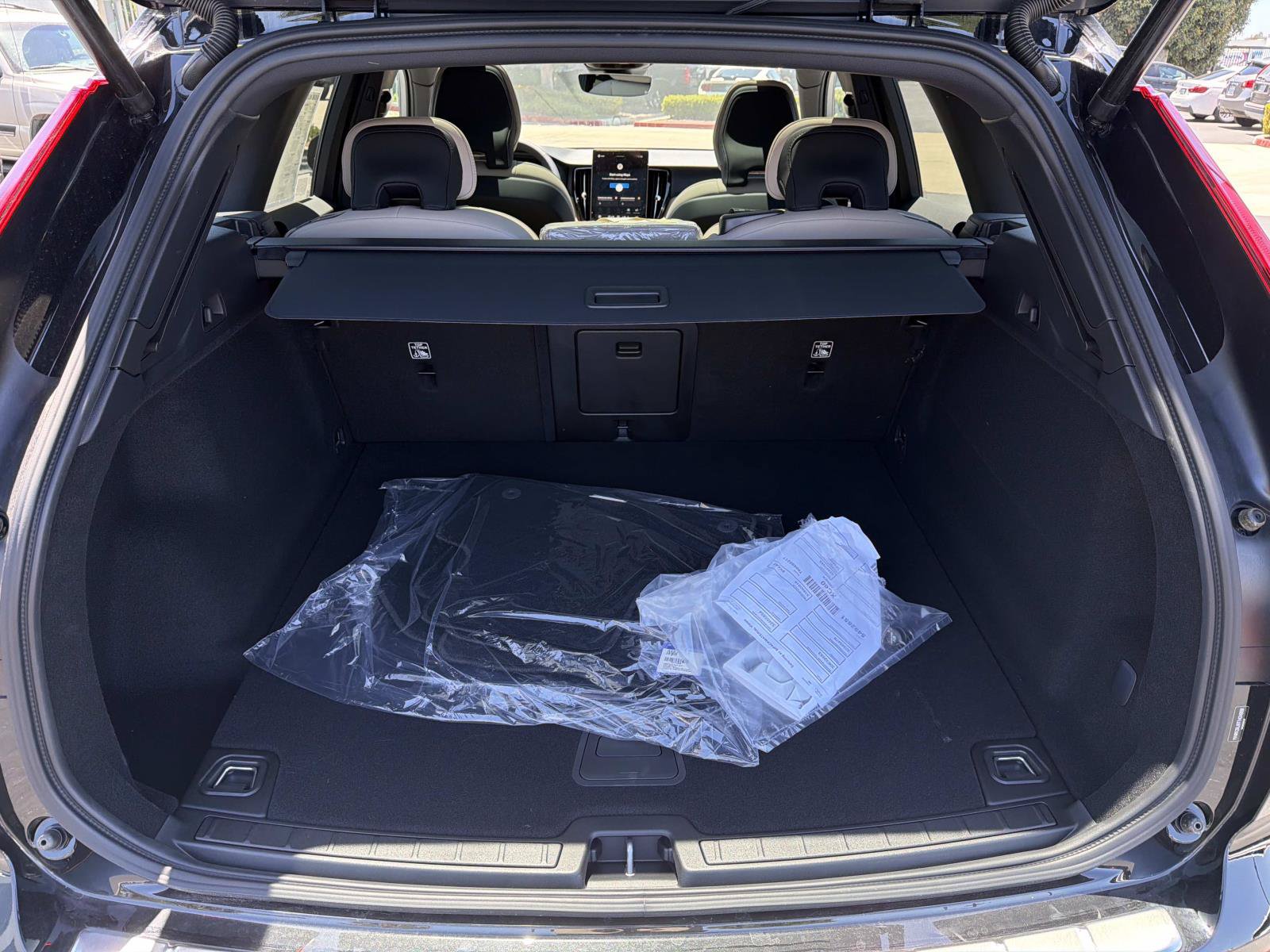 New 2026 Volvo XC60 B5 Core w/ Climate Package AWD/4WD image 16