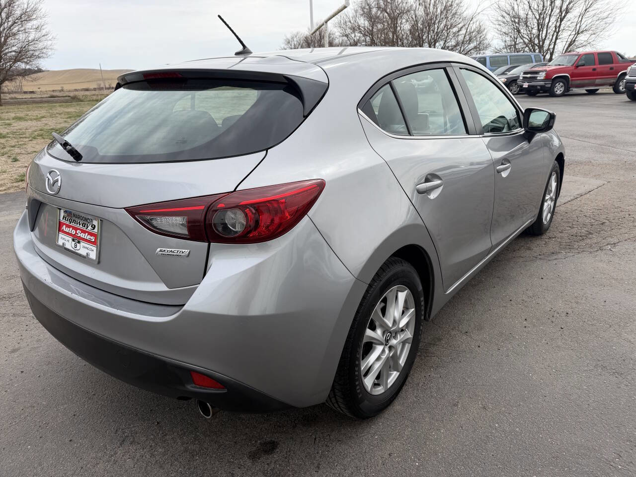 Used 2016 MAZDA MAZDA3 i Sport w/ Preferred Equipment Package FWD image 5