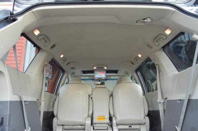 Used 2011 Toyota Sienna XLE w/ XLE Navigation Pkg FWD image 44