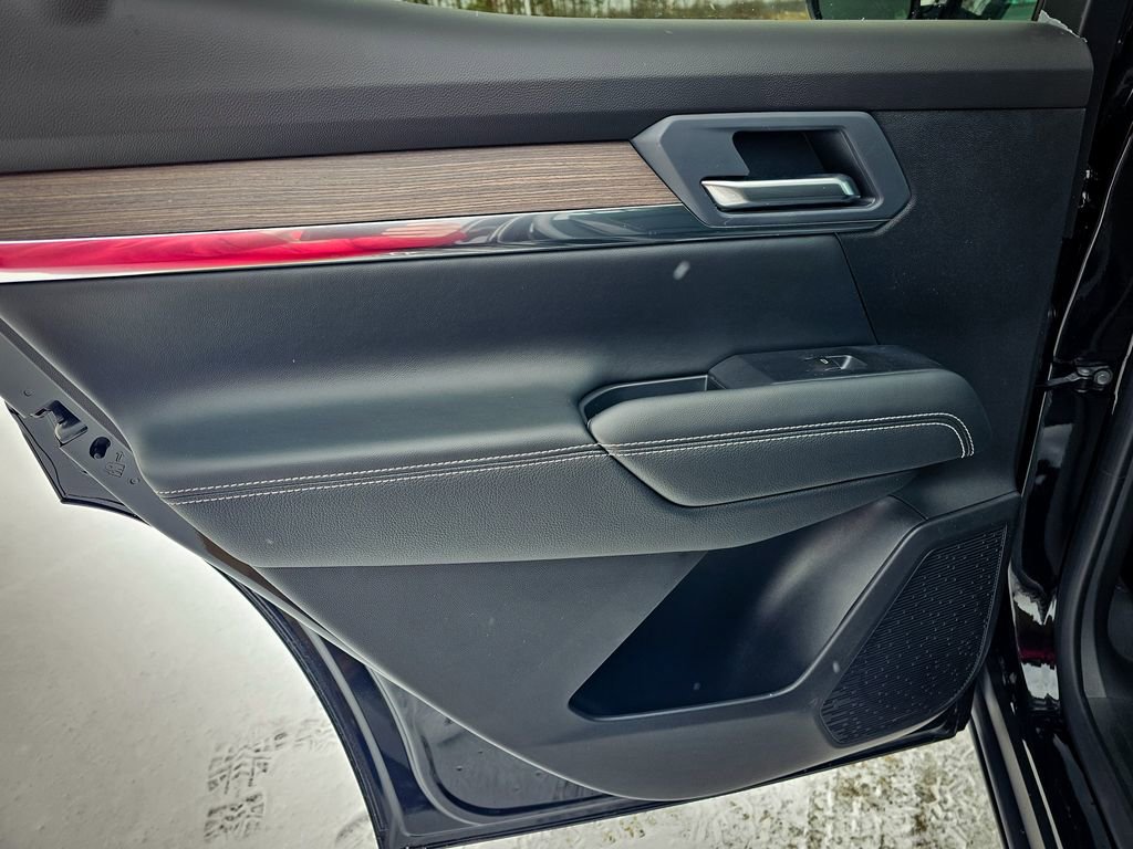 New 2026 GMC Terrain Denali w/ LPO, Floor Liner Package image 32