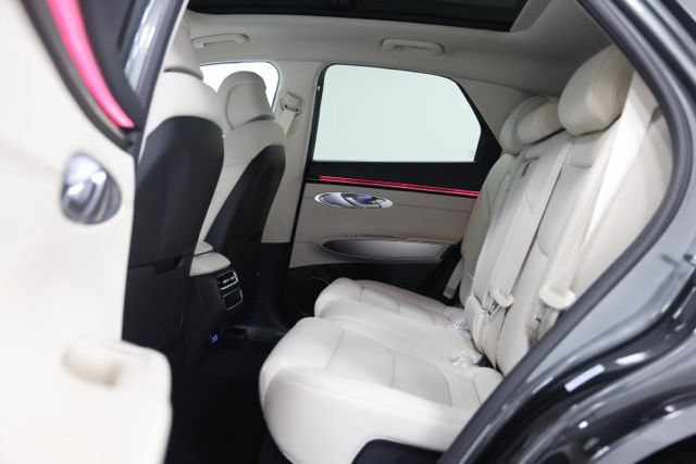 New 2027 Genesis GV70 2.5T Select AWD/4WD image 31