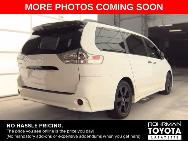 Used 2020 Toyota Sienna SE Premium w/ Nightshade Edition FWD image 4