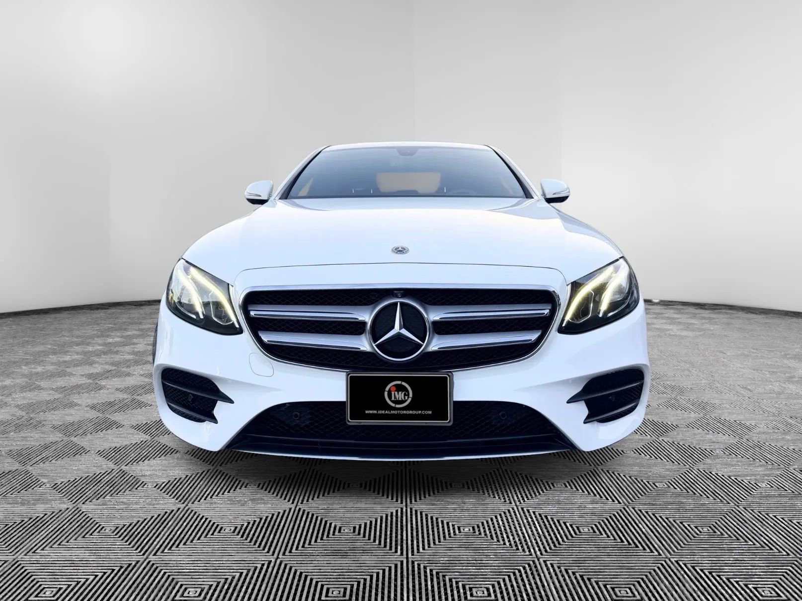 Used 2019 Mercedes-Benz E 300 image 3