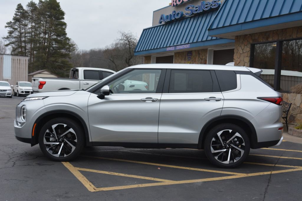 Used 2024 Mitsubishi Outlander SE image 5
