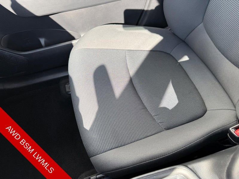 Used 2019 Toyota RAV4 LE w/ All Weather Liner Package AWD/4WD image 27