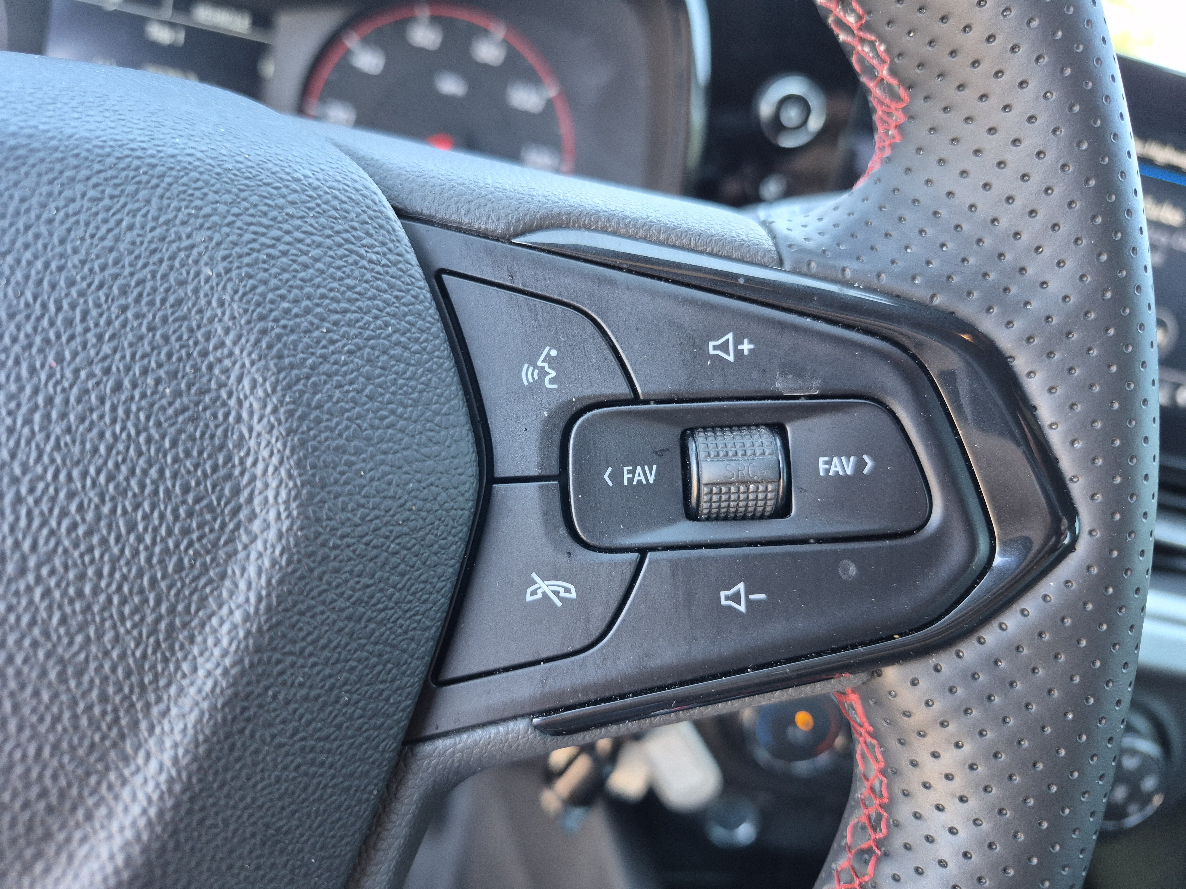 Used 2026 Chevrolet Trax RS w/ Driver Confidence Package FWD image 27