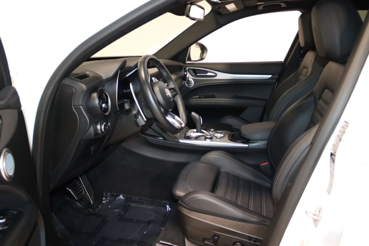 Used 2024 Alfa Romeo Stelvio Veloce image 38