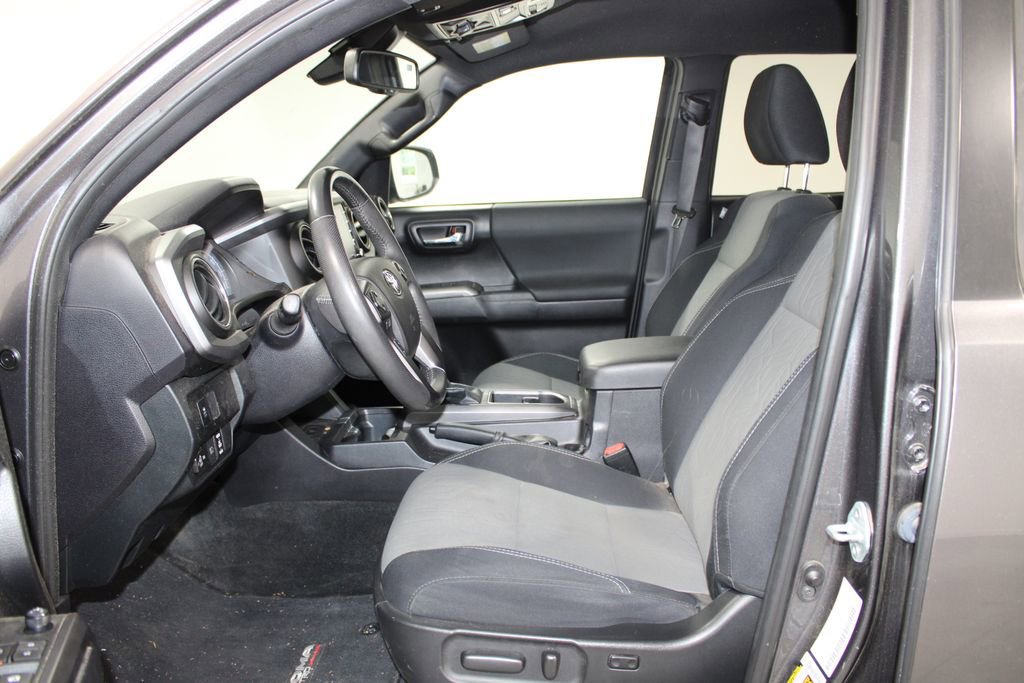 Used 2021 Toyota Tacoma TRD Off-Road image 18