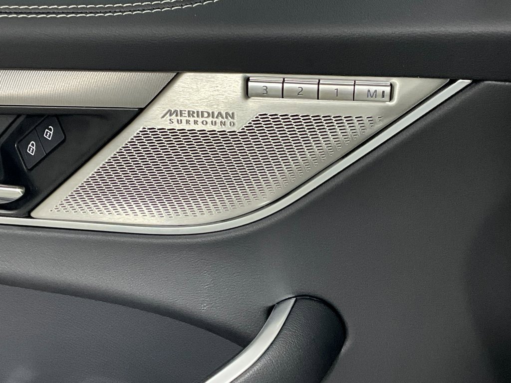 Used 2025 Jaguar F-PACE R-Dynamic S image 18