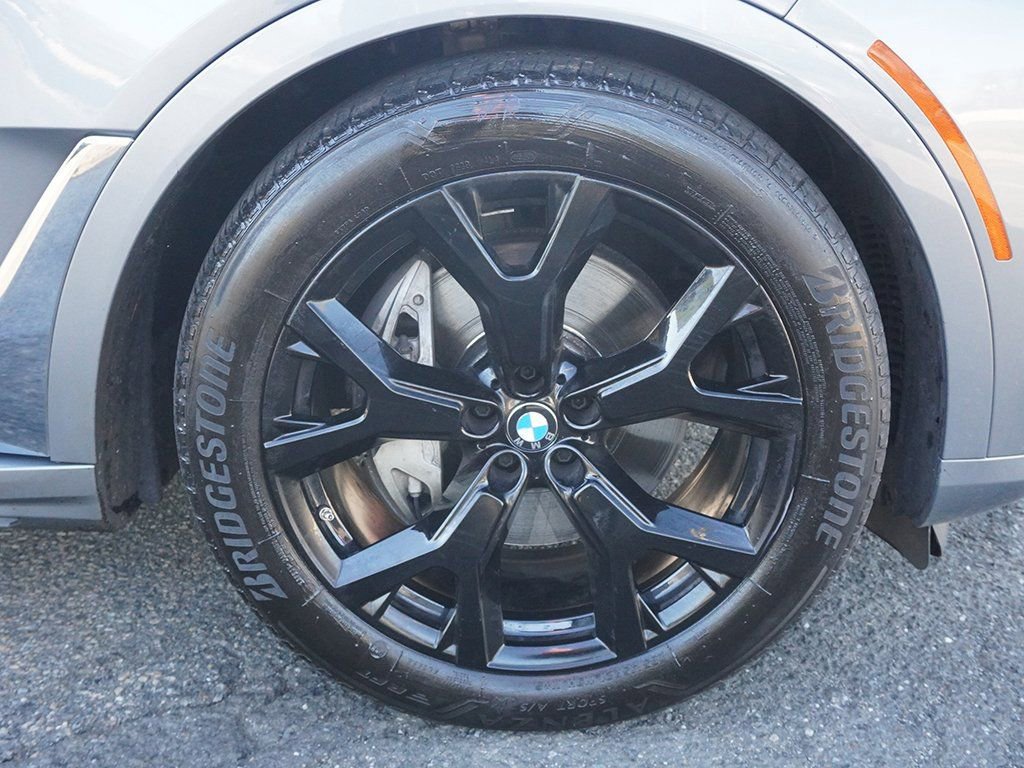 Used 2025 BMW X7 xDrive40i w/ Premium Package image 25