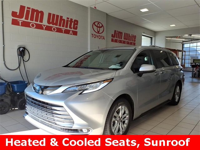 Used 2022 Toyota Sienna Limited image 1