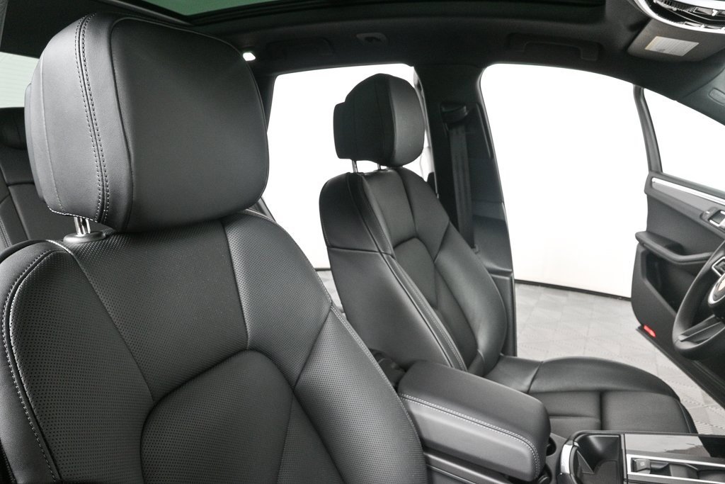 Certified 2025 Porsche Macan image 23