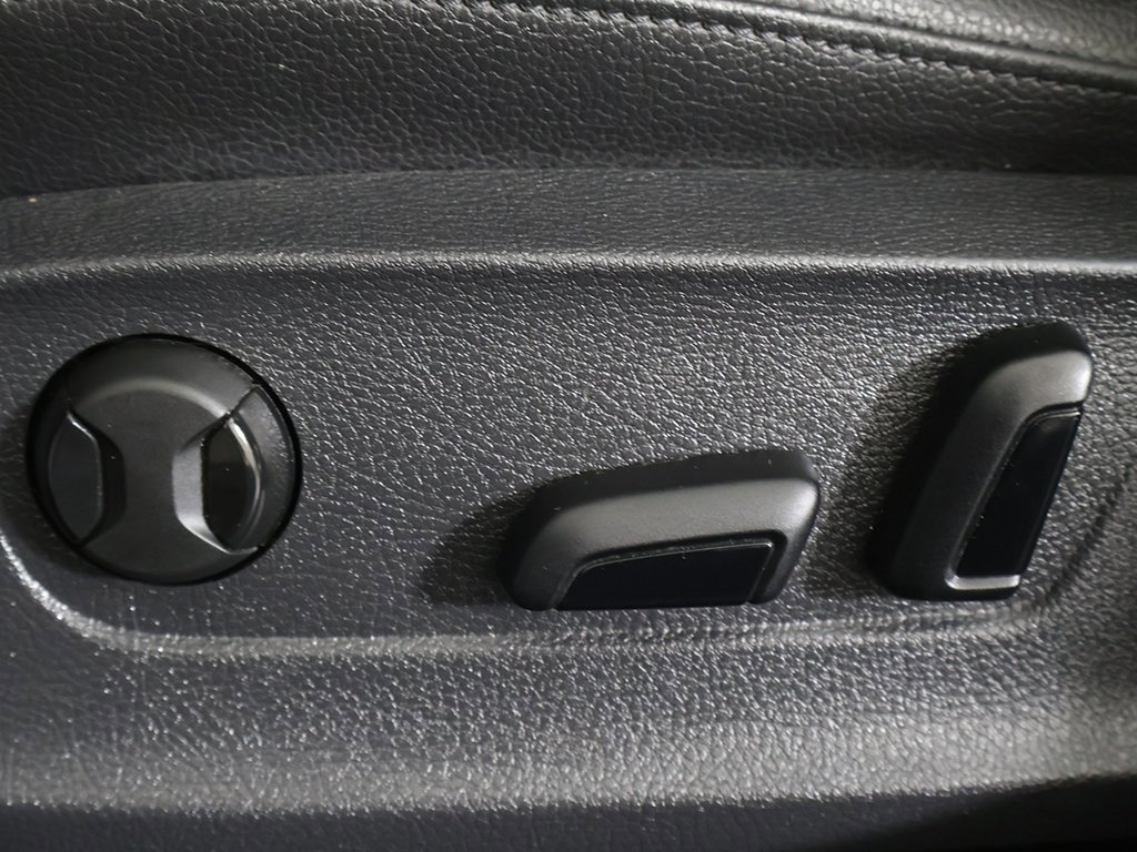 Used 2018 Volkswagen Passat 2.0T SE image 33