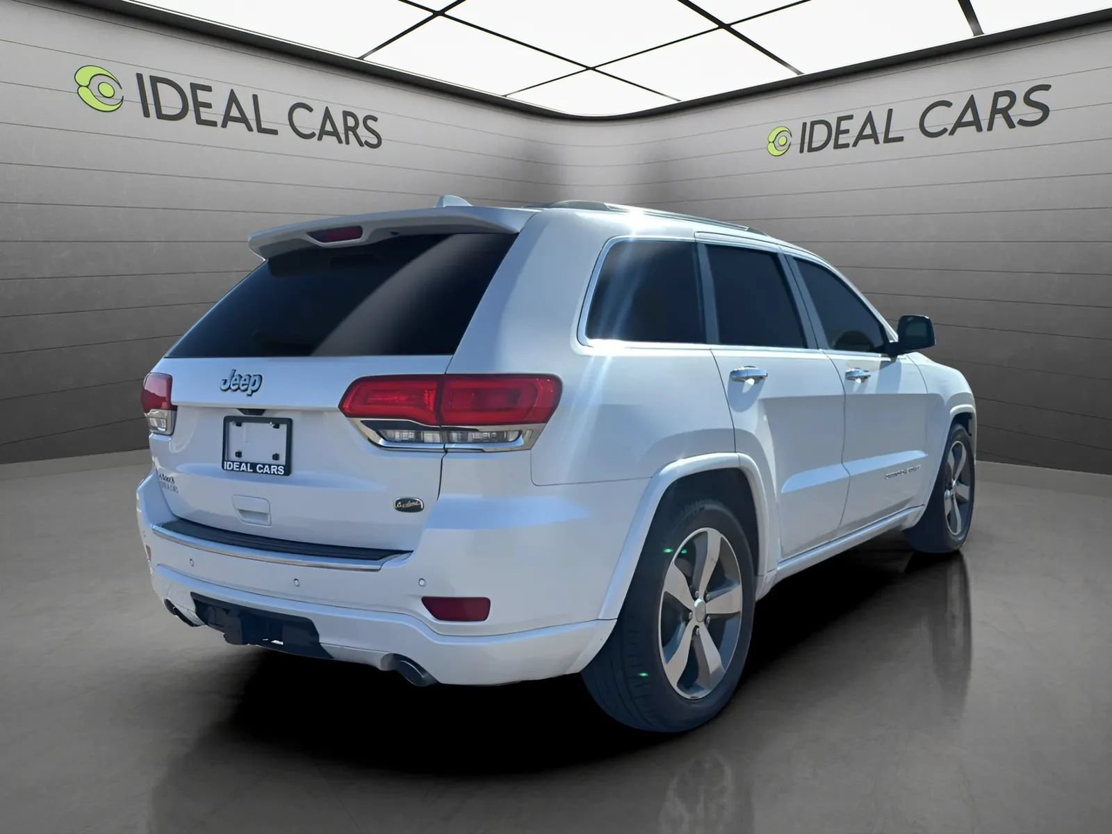 Used 2016 Jeep Grand Cherokee Overland w/ Advanced Technology Group AWD/4WD image 5