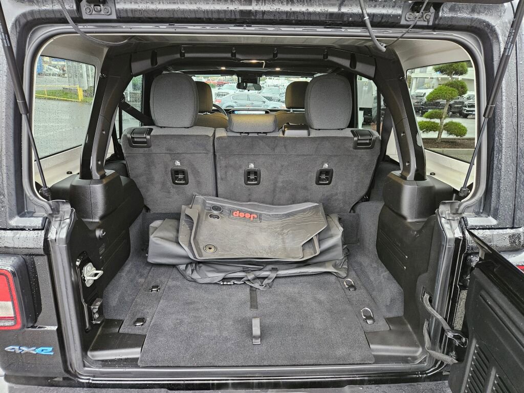 Used 2024 Jeep Wrangler Unlimited image 13