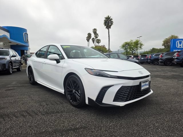 Used 2025 Toyota Camry SE FWD image 4