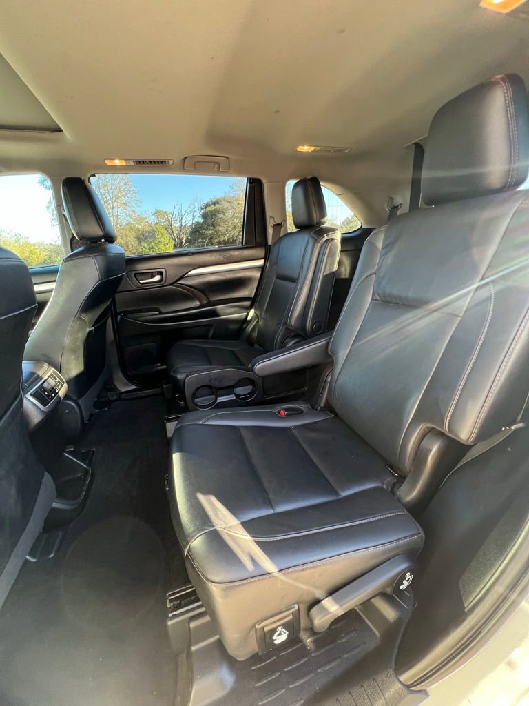 Used 2019 Toyota Highlander XLE image 16