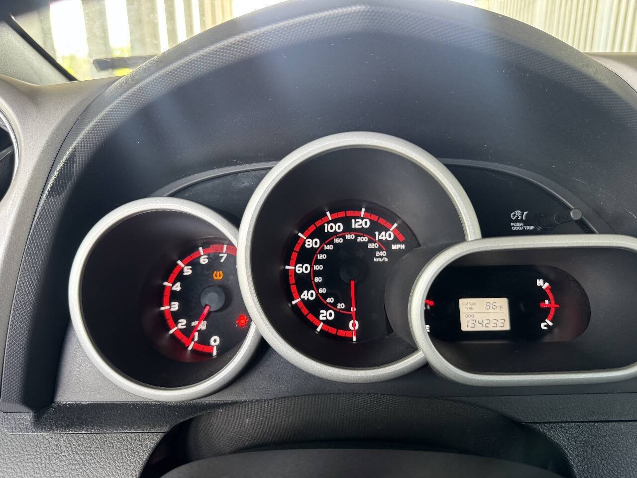 Used 2009 Pontiac Vibe w/ Preferred Package FWD image 9