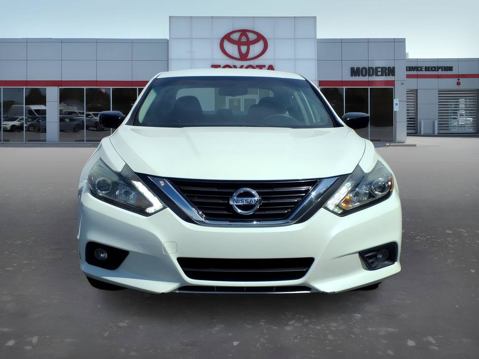 Used 2017 Nissan Altima 2.5 SR w/ Midnight Edition Package FWD image 9