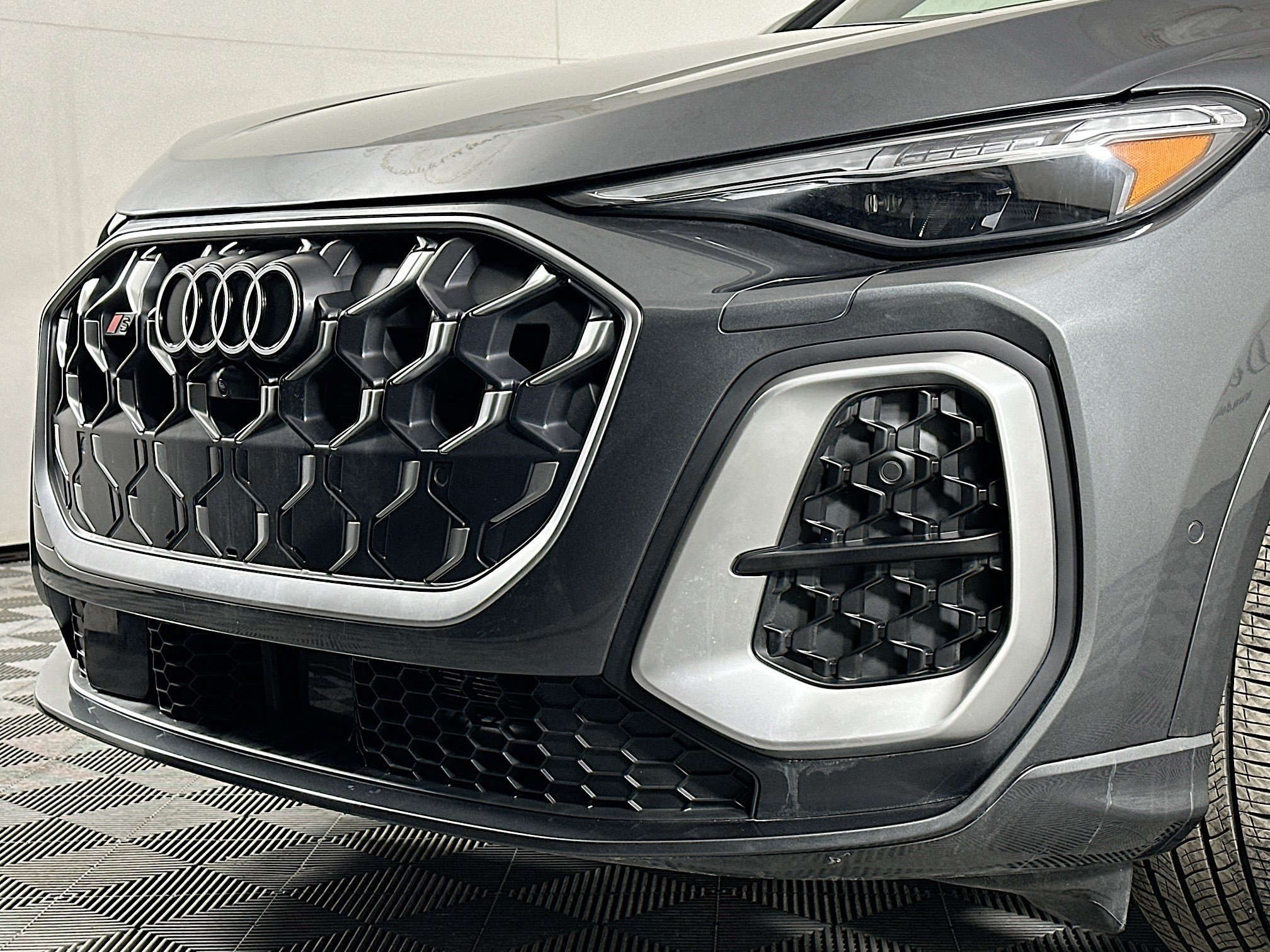 Used 2025 Audi SQ5 Premium Plus w/ Premium Plus Package image 32