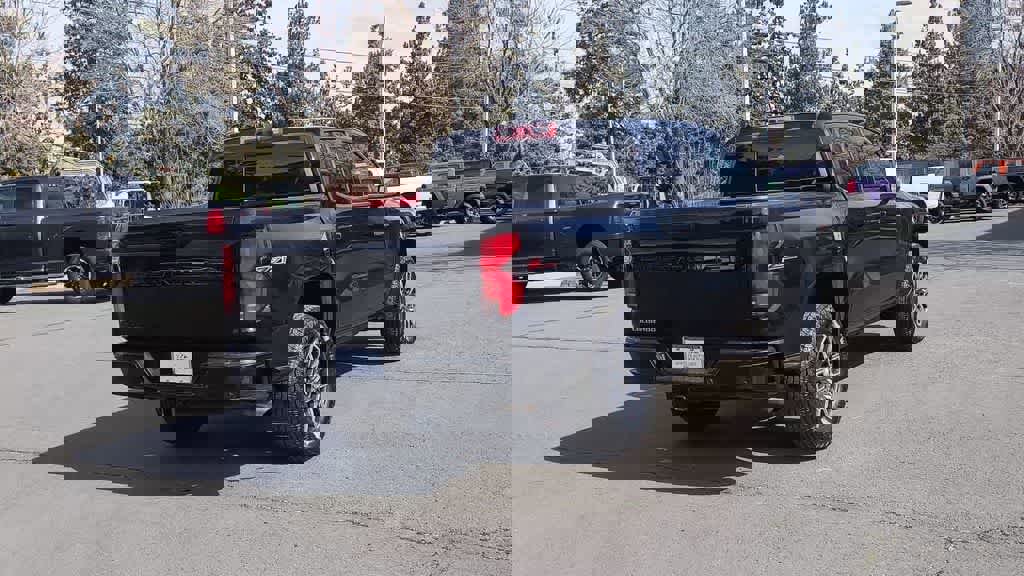 Used 2024 Chevrolet Colorado Z71 w/ Z71 Convenience Package 2 image 8