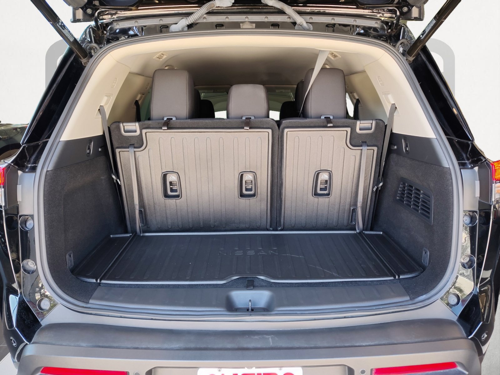 Used 2025 Nissan Pathfinder SV w/ Cargo Package FWD image 13