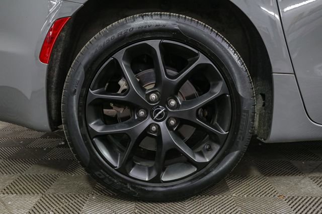 Used 2022 Chrysler Pacifica Touring-L w/ Uconnect Theater Family Group AWD/4WD image 16