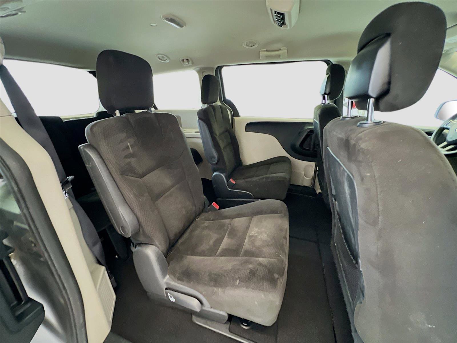 Used 2015 Dodge Grand Caravan SXT image 24