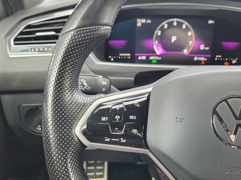 Used 2022 Volkswagen Tiguan SE R-Line image 17