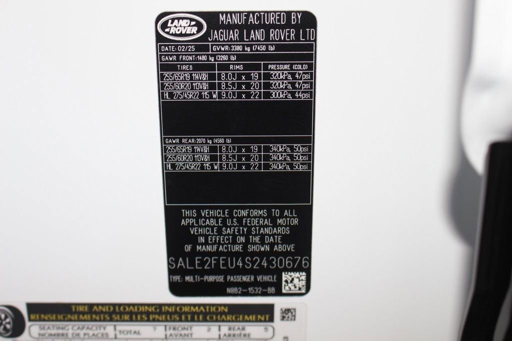 New 2025 Land Rover Defender 130 X-Dynamic SE AWD/4WD image 30