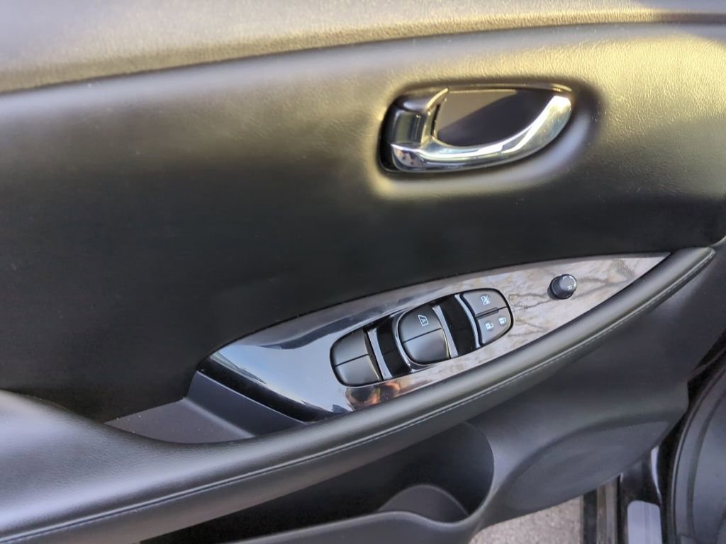 Used 2016 Nissan Leaf SL image 8