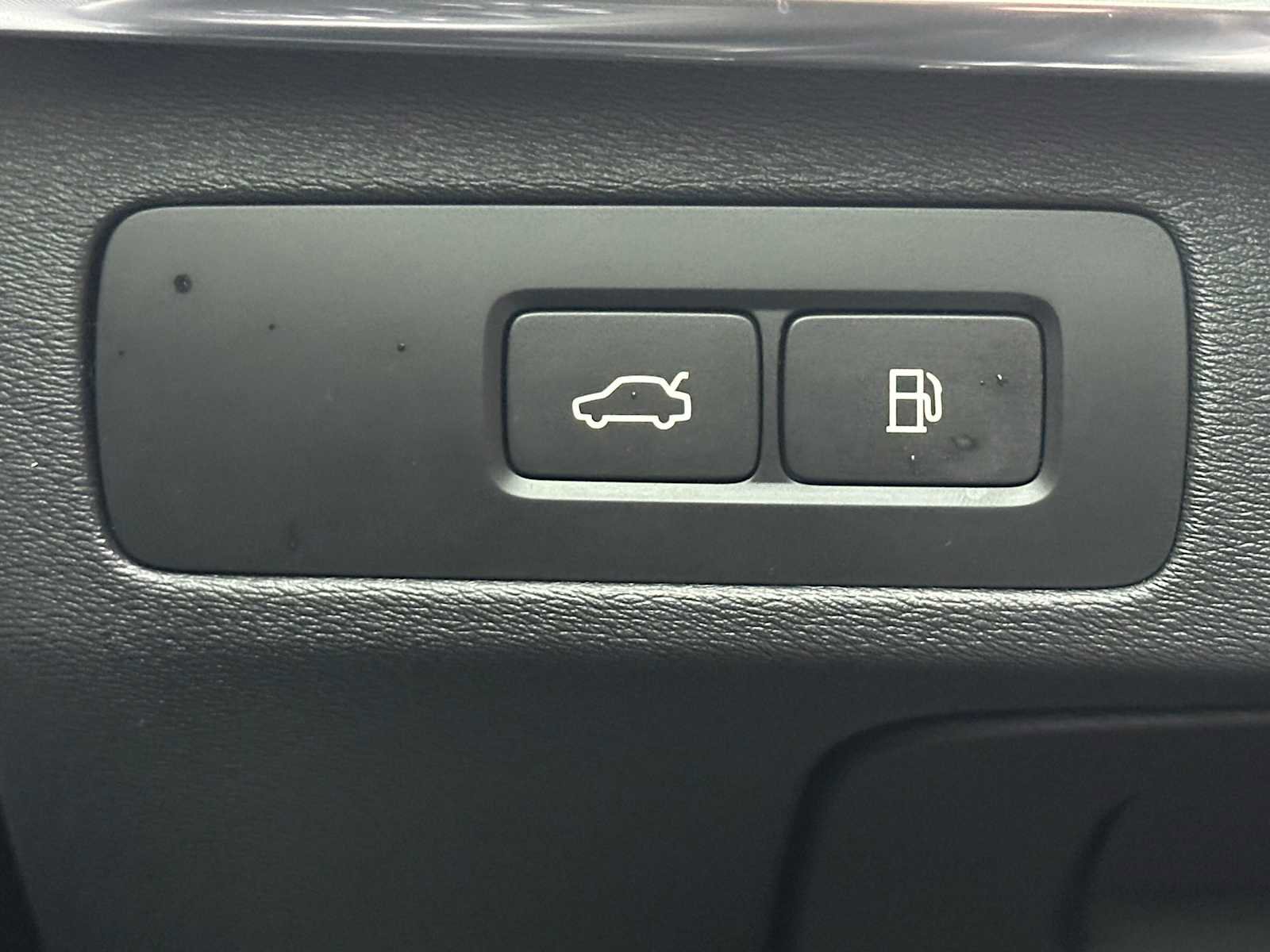 Certified 2023 Volvo XC90 T8 Ultimate image 33