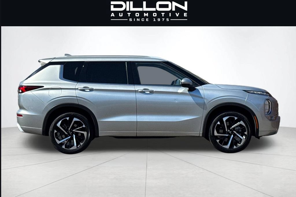 Used 2024 Mitsubishi Outlander SEL AWD/4WD image 3