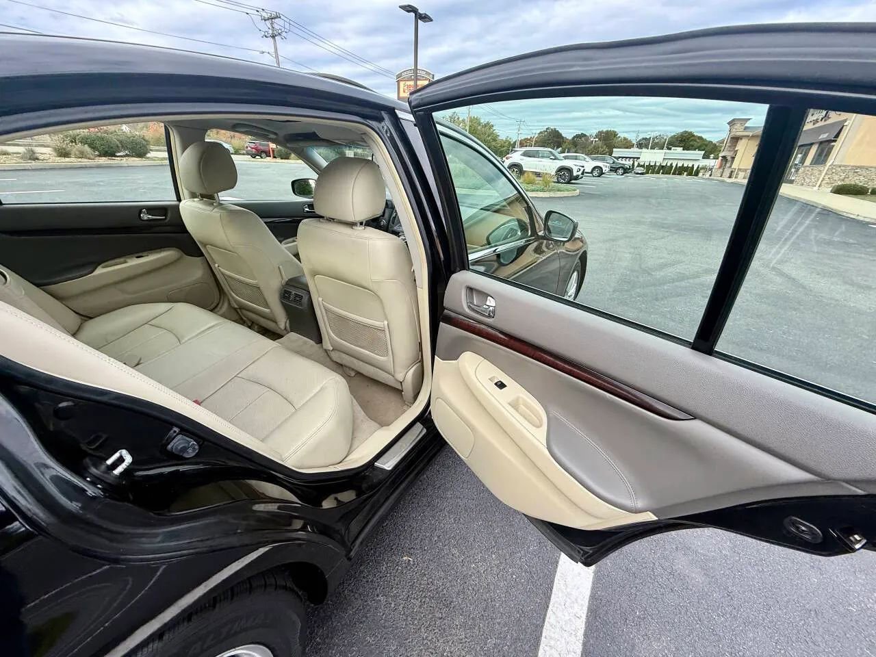 Used 2013 INFINITI G37 x Sedan w/ Premium Pkg image 7