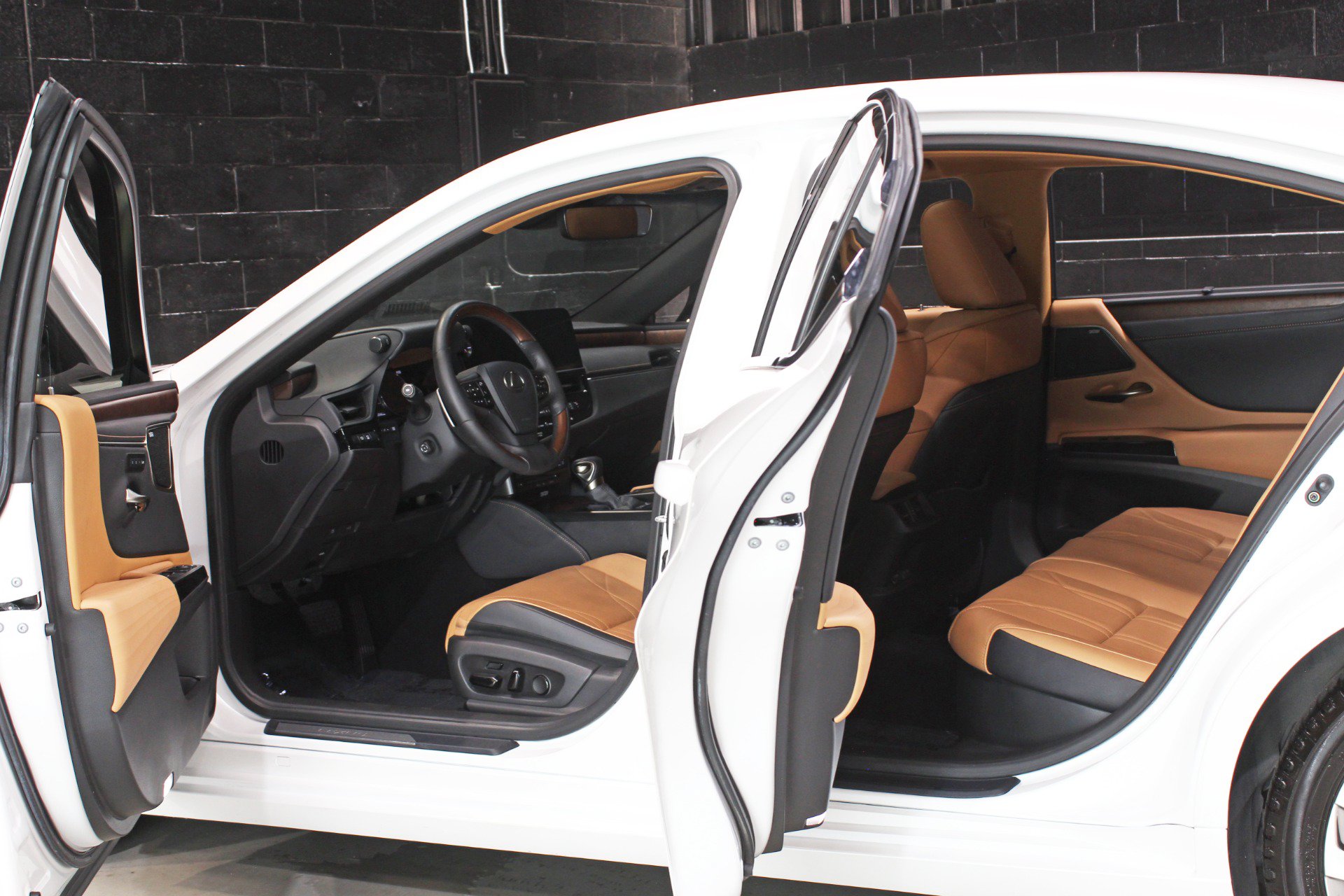 Used 2022 Lexus ES 300h Ultra Luxury w/ Accessory Package 2 FWD image 24