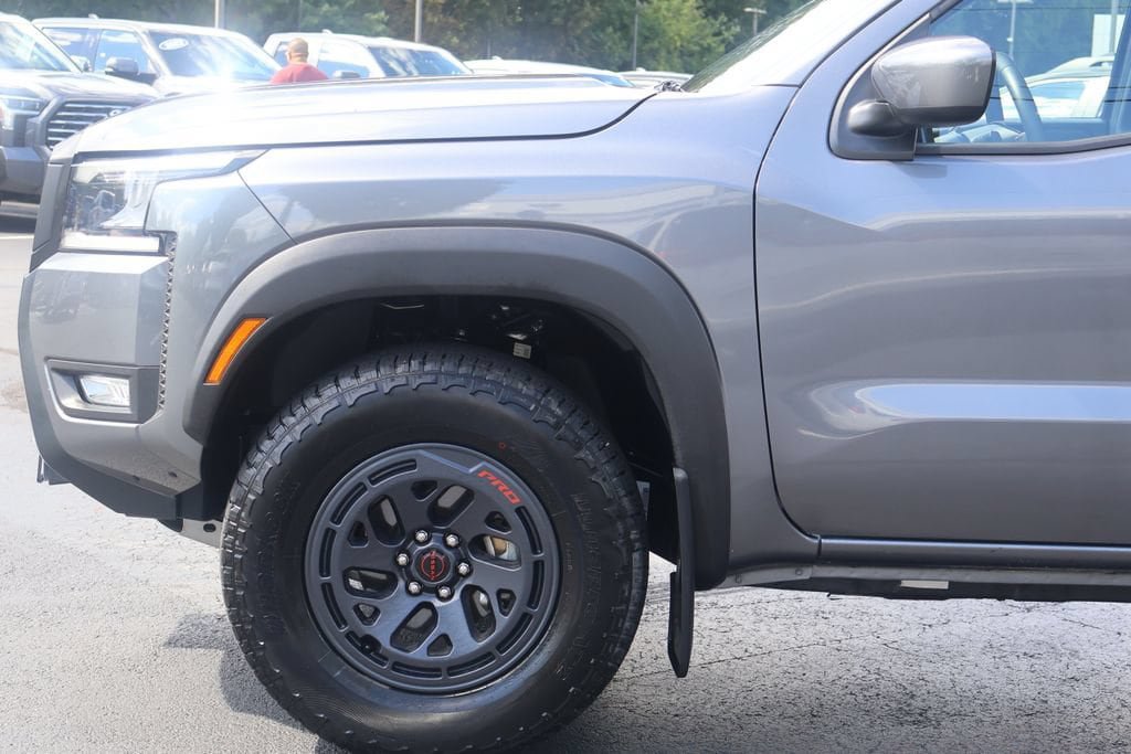 Used 2026 Nissan Frontier PRO-4X AWD/4WD image 2