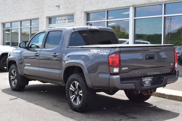 Used 2018 Toyota Tacoma SR5 AWD/4WD image 10